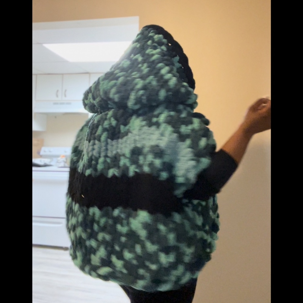 Chunky Finger Knitted Hooded Cardi Vest - Picture 2 of 3